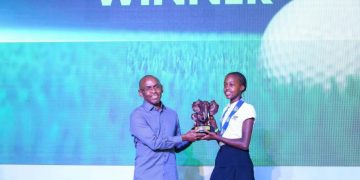 Safaricom PLC CEO, Peter Ndegwa, awards the Overall Girl, Audrey Gachora (77
pts). [Photo/ Courtesy]