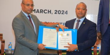 Somalia’s Minister of Commerce and Industry, Jibril Abdirashid Haji Abdi (Left), presents the instrument of ratification of the treaty of accession to EAC Secretary-General Peter Mathuki (Right). [Photo/EAC]